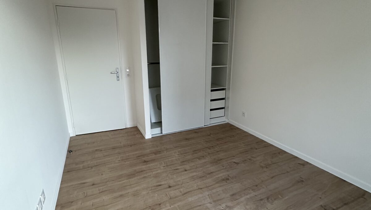 Chambre avec placard