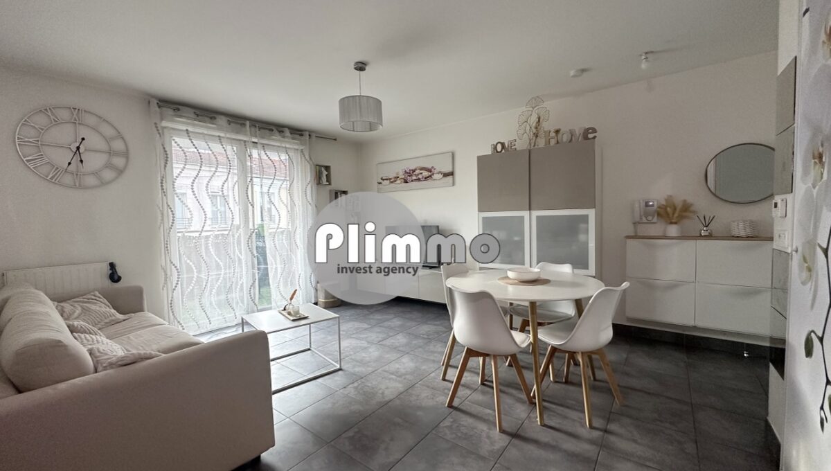 SÉJOUR AVEC MEUBLES